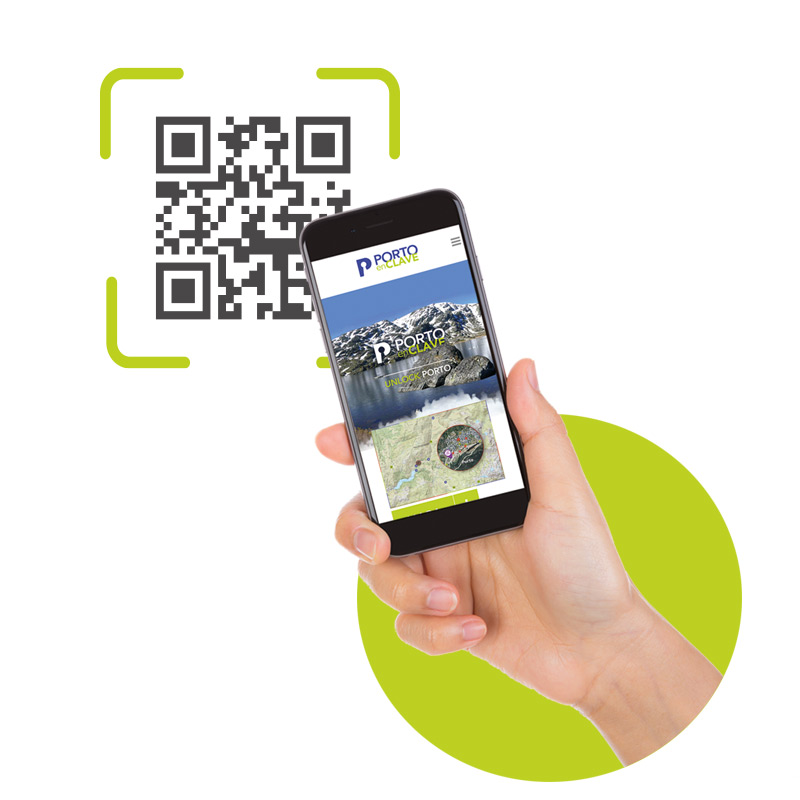 Plataforma digital Porto en Clave consultada desde un teléfono móvil